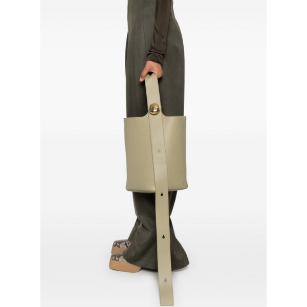 LOEWE　ペブル バケットバッグ ミディアム（スムースカーフ）
