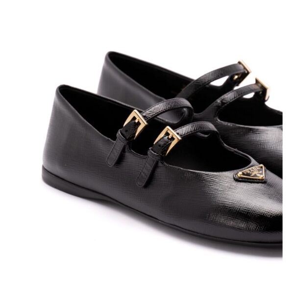 PRADA　レザーバレリーナ