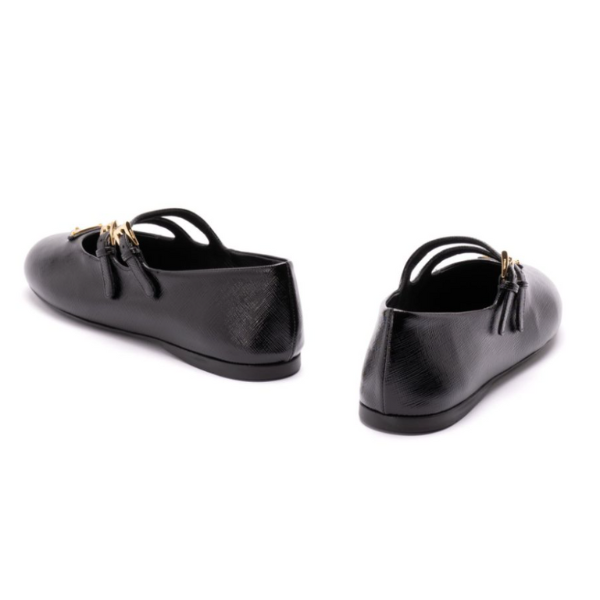 PRADA　レザーバレリーナ