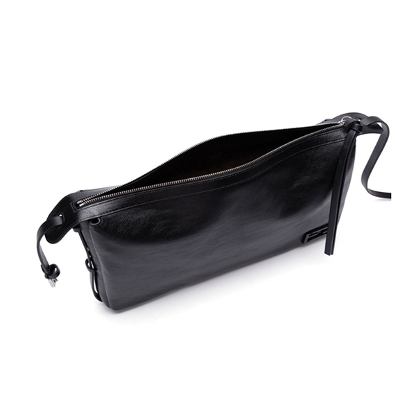 FENDI ブラックレザー バッグ