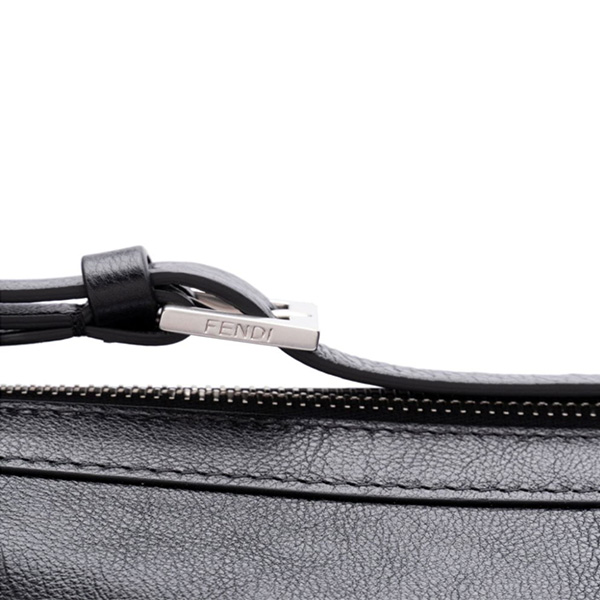 FENDI ブラックレザー バッグ