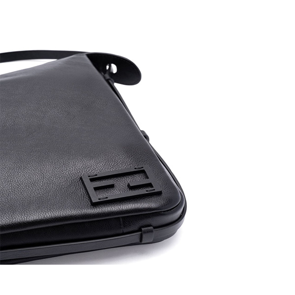 FENDI ブラックレザー バッグ