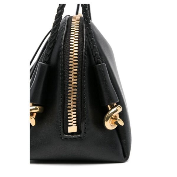 BOTTEGA VENETA　コンサートポーチ
