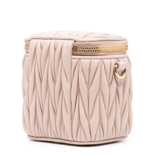 MIU MIU　マテラッセレザー マイクロバッグ