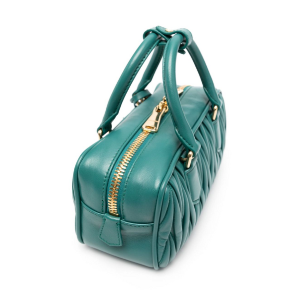 MIU MIU　アルカディ マテラッセレザー バッグ　カラー国内未入荷