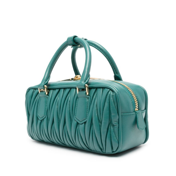MIU MIU　アルカディ マテラッセレザー バッグ　カラー国内未入荷