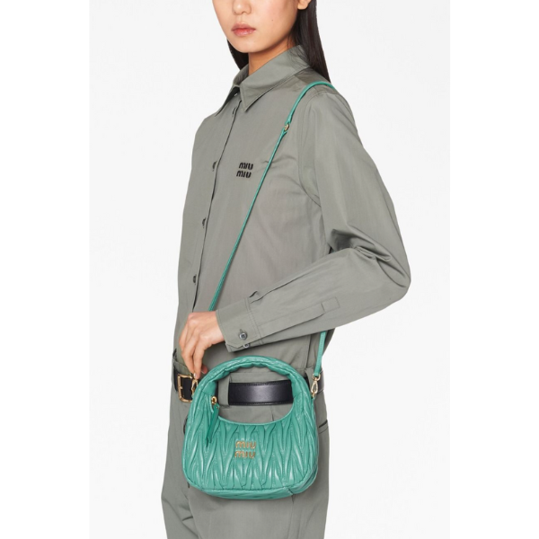 MIU MIU　ワンダー マテラッセレザー ホーボーバッグ