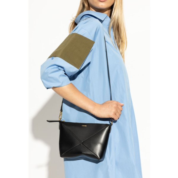 LOEWE パズルフォルド ポーチ（シャイニーナパカーフ）
