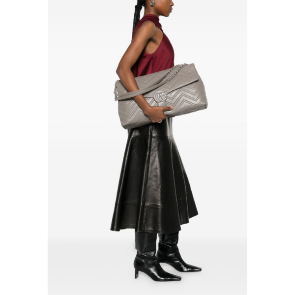 GUCCI　GGマーモント〕マキシ ショルダーバッグ